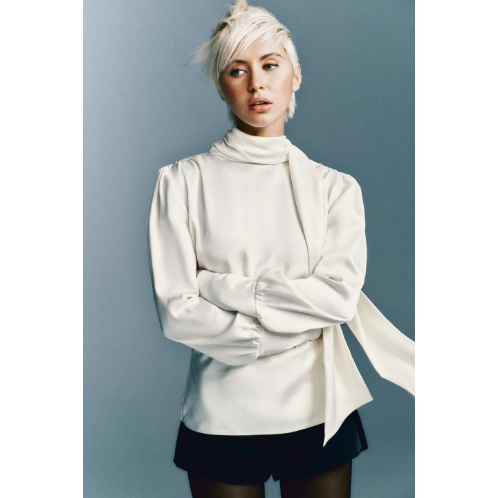 АТЛАСНАЯ РУБАШКА С ЗАВЯЗКАМИ НА СПИНЕ