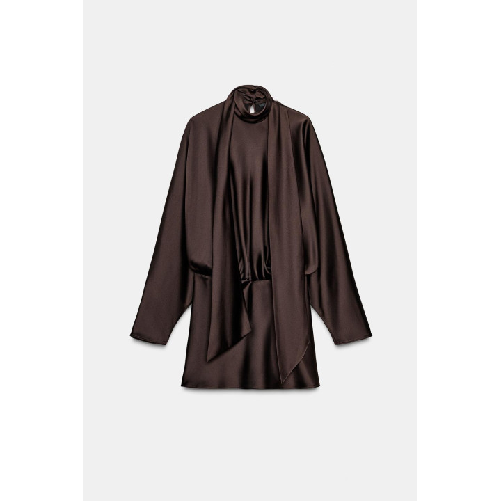 КОРОТКОЕ АТЛАСНОЕ ПЛАТЬЕ С ШАРФОМ