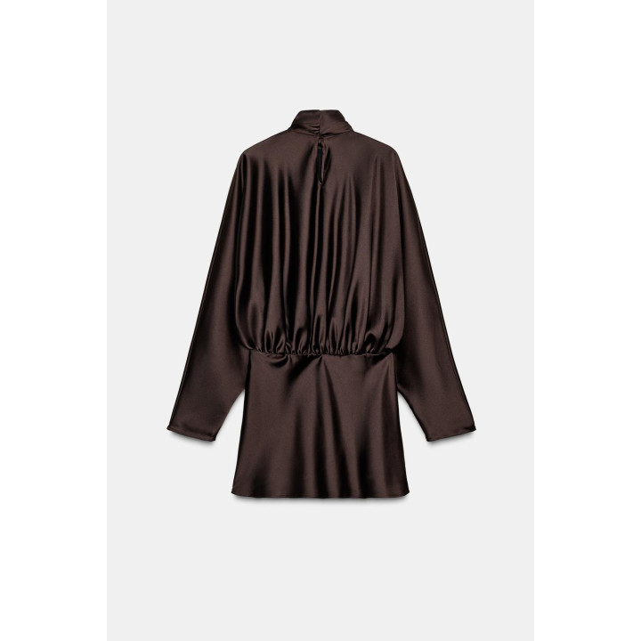 КОРОТКОЕ АТЛАСНОЕ ПЛАТЬЕ С ШАРФОМ