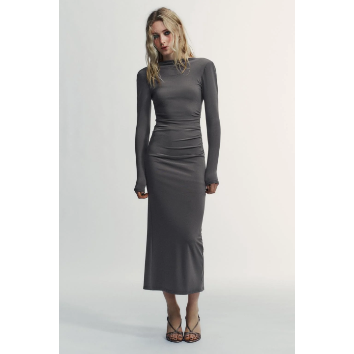 ПЛАТЬЕ МИДИ С ДРАПИРОВКОЙ И ПОДПЛЕЧНИКАМИ