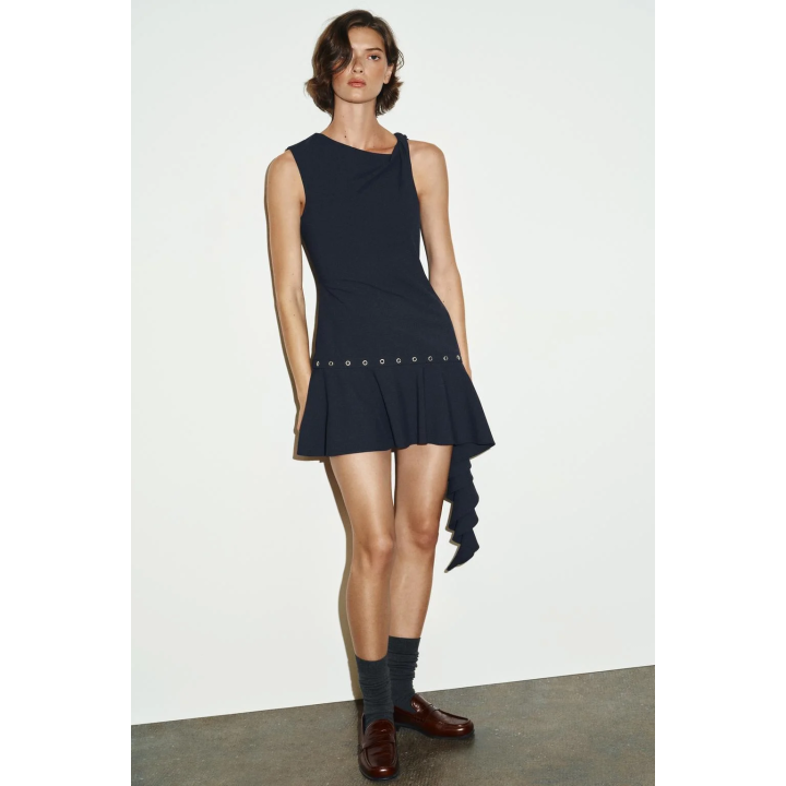 КОРОТКОЕ АСИММЕТРИЧНОЕ ПЛАТЬЕ С ЗАКЛЕПКАМИ