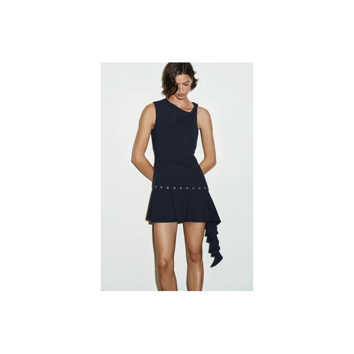 КОРОТКОЕ АСИММЕТРИЧНОЕ ПЛАТЬЕ С ЗАКЛЕПКАМИ