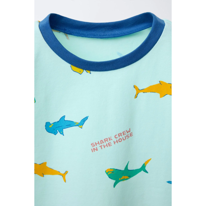 Пижама с футболкой и бермудами с акульим принтом на 2-6 лет