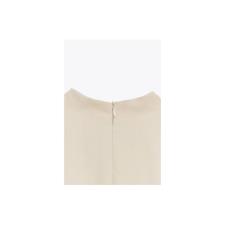 КОРОТКОЕ ПЛАТЬЕ С ДРАПИРОВАННЫМ ВЫРЕЗОМ