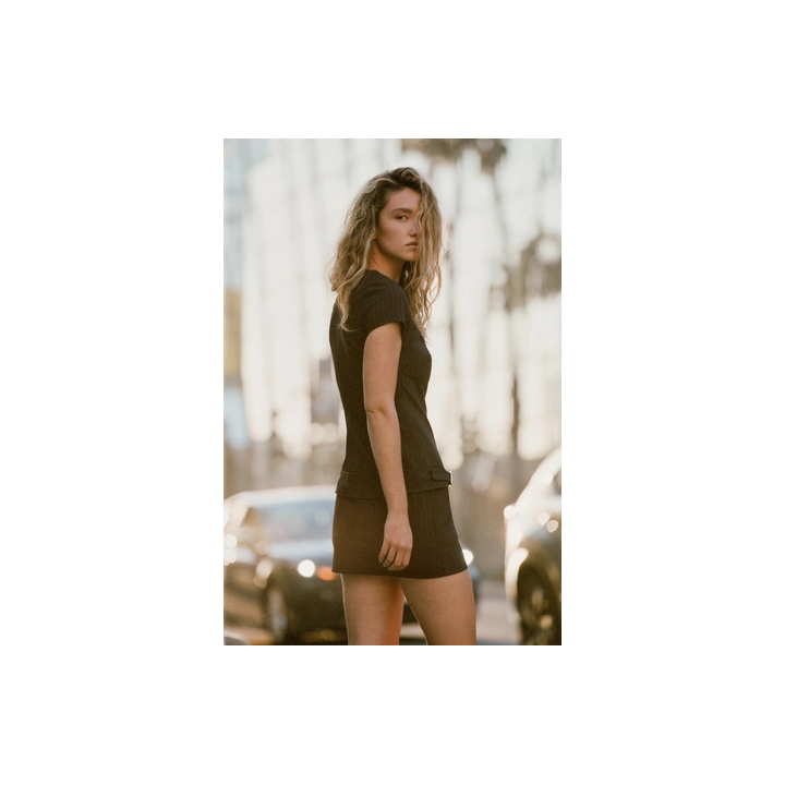 КОРОТКОЕ ПЛАТЬЕ С ПОЯСОМ