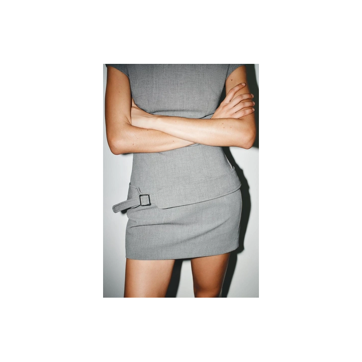 КОРОТКОЕ ПЛАТЬЕ С РЕМНЕМ