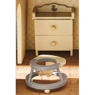 Набор мебели для детской комнаты в домике для кукол