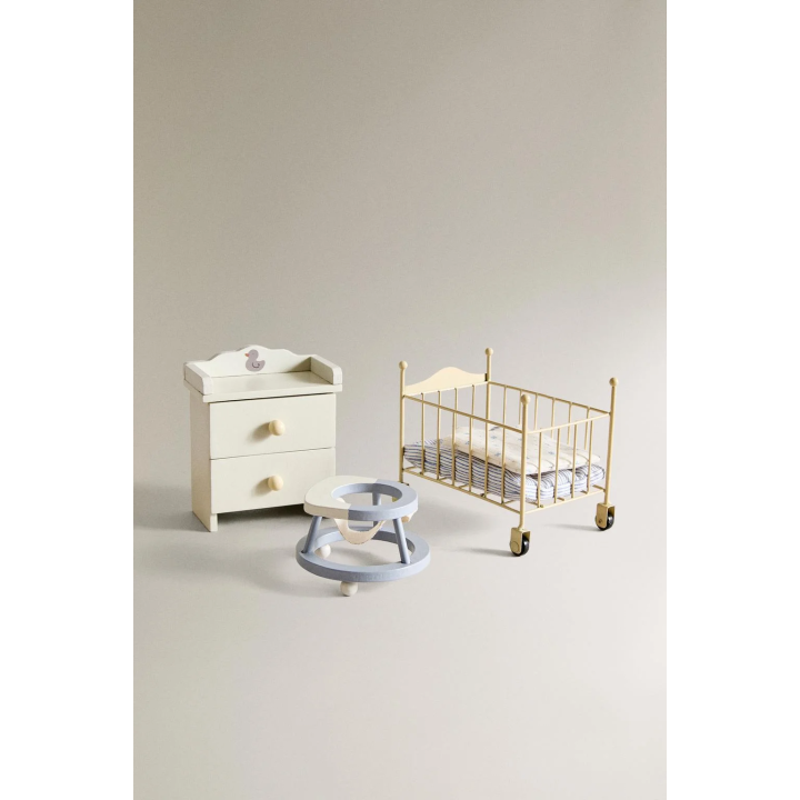 Набор мебели для детской комнаты в домике для кукол