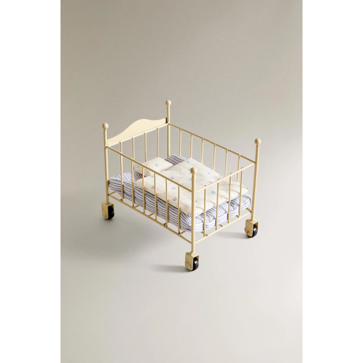 Набор мебели для детской комнаты в домике для кукол