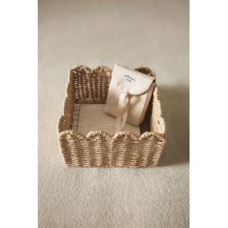 SMALL SCALLOPED BASKET