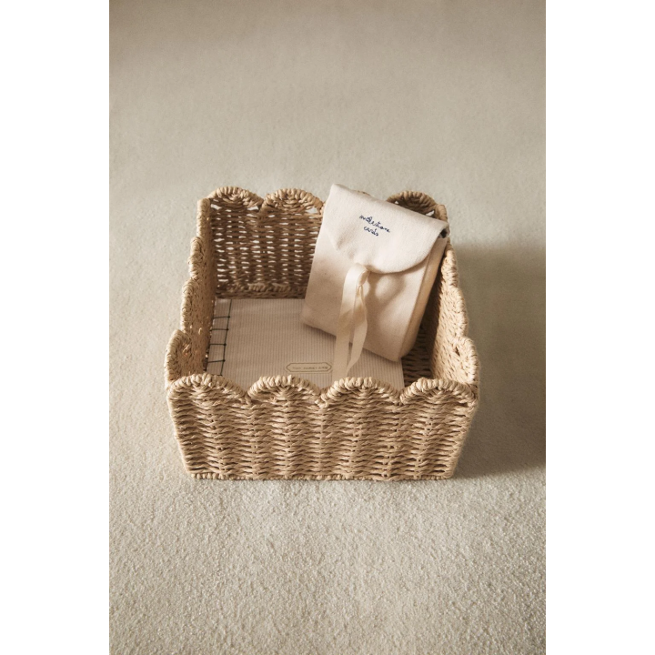 SMALL SCALLOPED BASKET