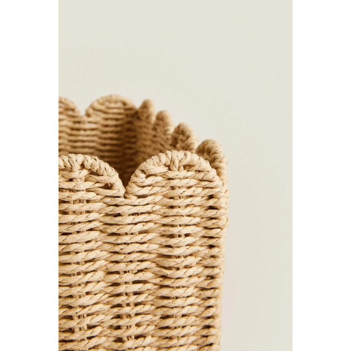 SMALL SCALLOPED BASKET