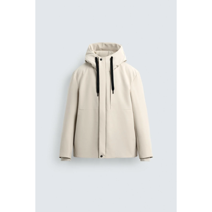 КУРТКА ИЗ ТЕХНОЛОГИЧНОЙ ТКАНИ С КАПЮШОНОМ