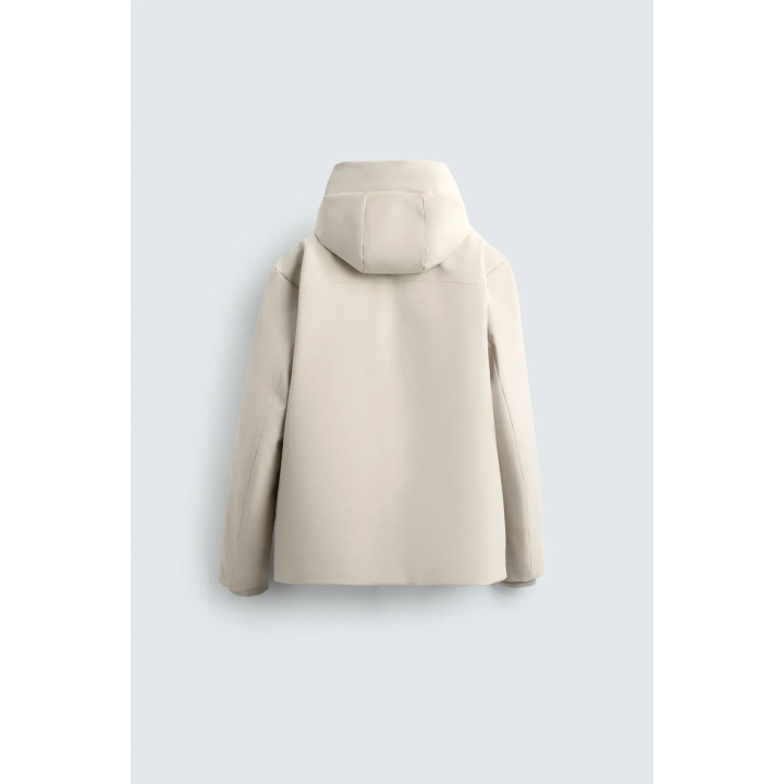 КУРТКА ИЗ ТЕХНОЛОГИЧНОЙ ТКАНИ С КАПЮШОНОМ