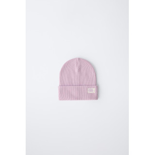 ТРИКОТАЖНАЯ ШАПКА В РУБЧИК С ЭТИКЕТКОЙ