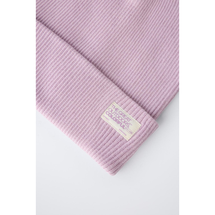 ТРИКОТАЖНАЯ ШАПКА В РУБЧИК С ЭТИКЕТКОЙ