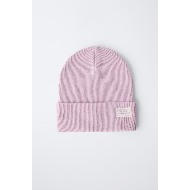 ТРИКОТАЖНАЯ ШАПКА В РУБЧИК С ЭТИКЕТКОЙ