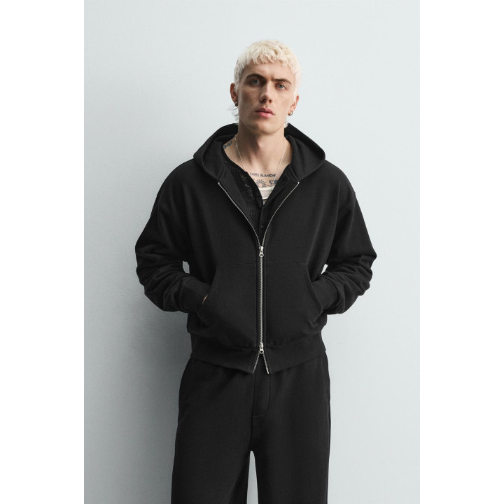 УКОРОЧЕННАЯ ТОЛСТОВКА С КАПЮШОНОМ