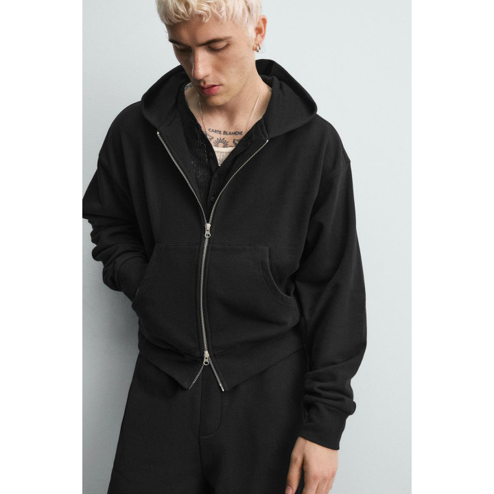 УКОРОЧЕННАЯ ТОЛСТОВКА С КАПЮШОНОМ