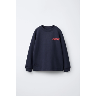 ЛОНГСЛИВ С РЕЛЬЕФНОЙ НАДПИСЬЮ