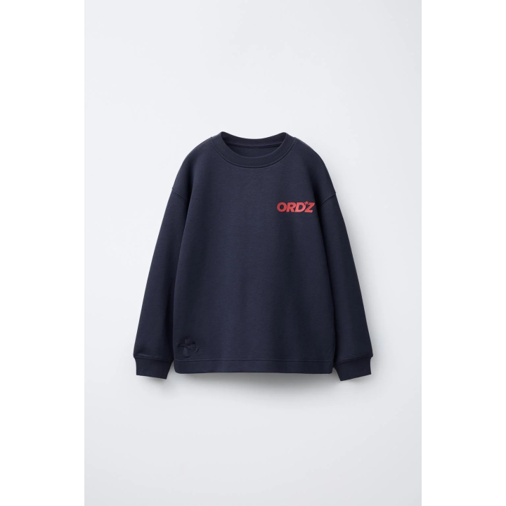 ЛОНГСЛИВ С РЕЛЬЕФНОЙ НАДПИСЬЮ