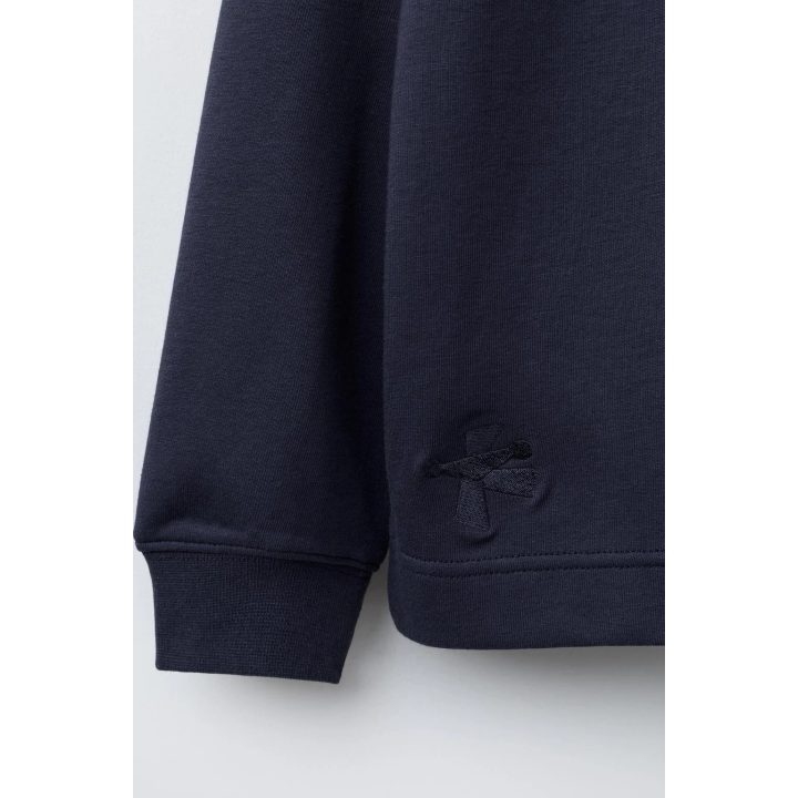 ЛОНГСЛИВ С РЕЛЬЕФНОЙ НАДПИСЬЮ