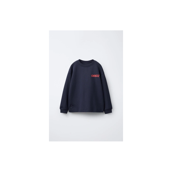 ЛОНГСЛИВ С РЕЛЬЕФНОЙ НАДПИСЬЮ