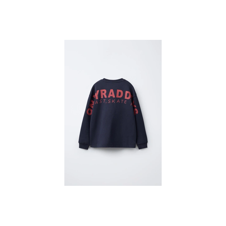 ЛОНГСЛИВ С РЕЛЬЕФНОЙ НАДПИСЬЮ