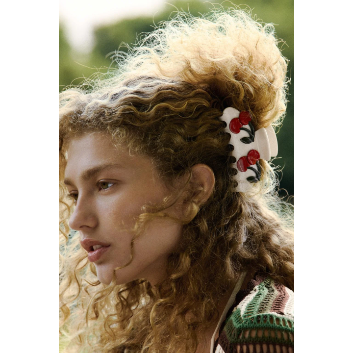 Заколка для волос с вишней