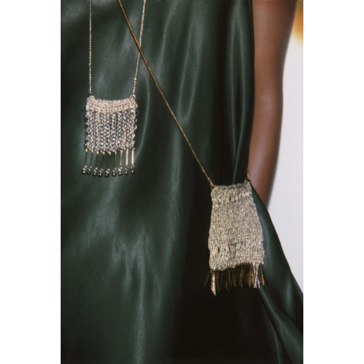 МИНИ-СУМКА ИЗ СЕТКИ С МЕТАЛЛИЧЕСКОЙ БАХРОМОЙ