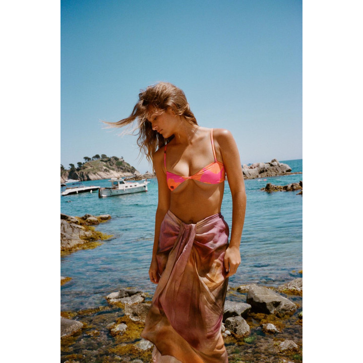 ПАРЕО ИЗ ТКАНИ С ПРИНТОМ С УЗЛОМ