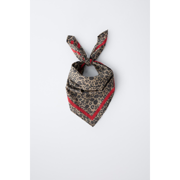 КВАДРАТНАЯ БАНДАНА С АНИМАЛИСТИЧЕСКИМ ПРИНТОМ
