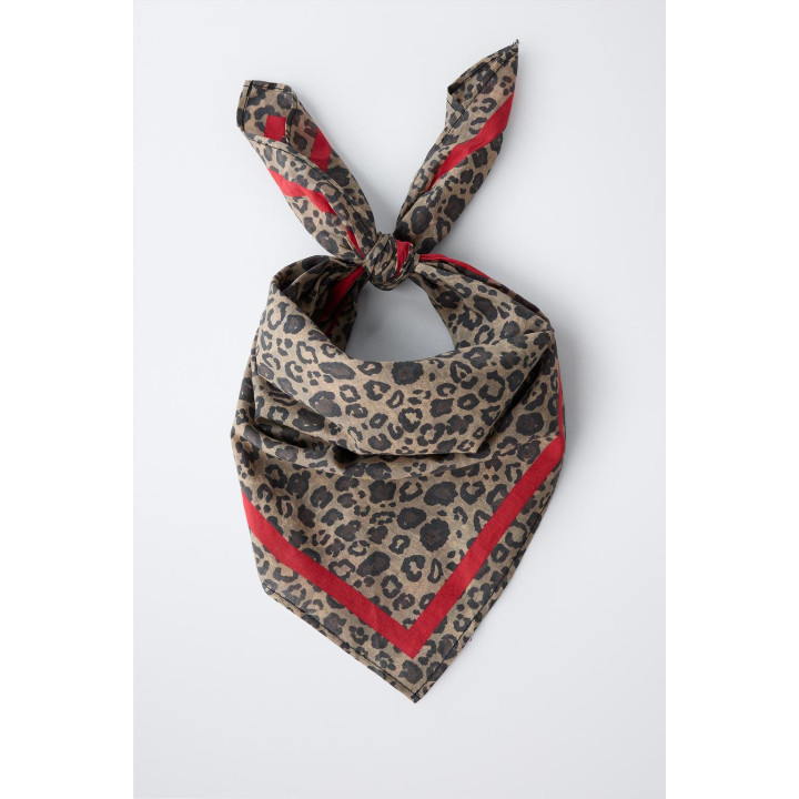 КВАДРАТНАЯ БАНДАНА С АНИМАЛИСТИЧЕСКИМ ПРИНТОМ