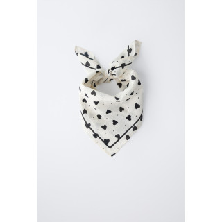 КВАДРАТНАЯ БАНДАНА С ПРИНТОМ В ВИДЕ СЕРДЕЧЕК И ГОРОШКА