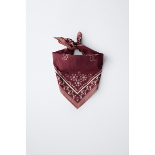 КВАДРАТНАЯ БАНДАНА С ЦВЕТОЧНЫМ ПРИНТОМ