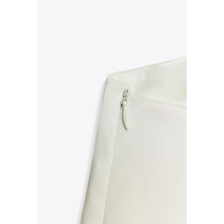 АТЛАСНЫЙ ТОП-БАНДО С КРУЖЕВОМ