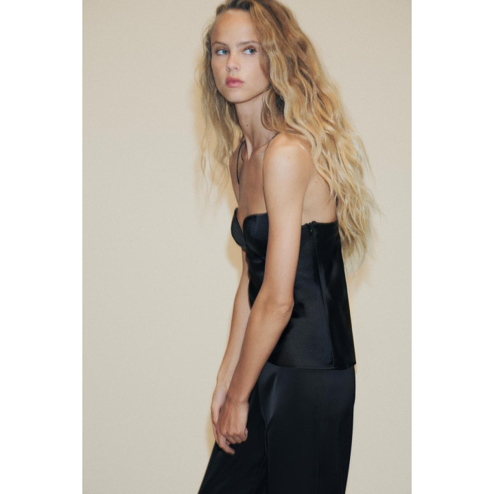 АТЛАСНЫЙ ТОП С ВЫРЕЗОМ «СЕРДЕЧКО»