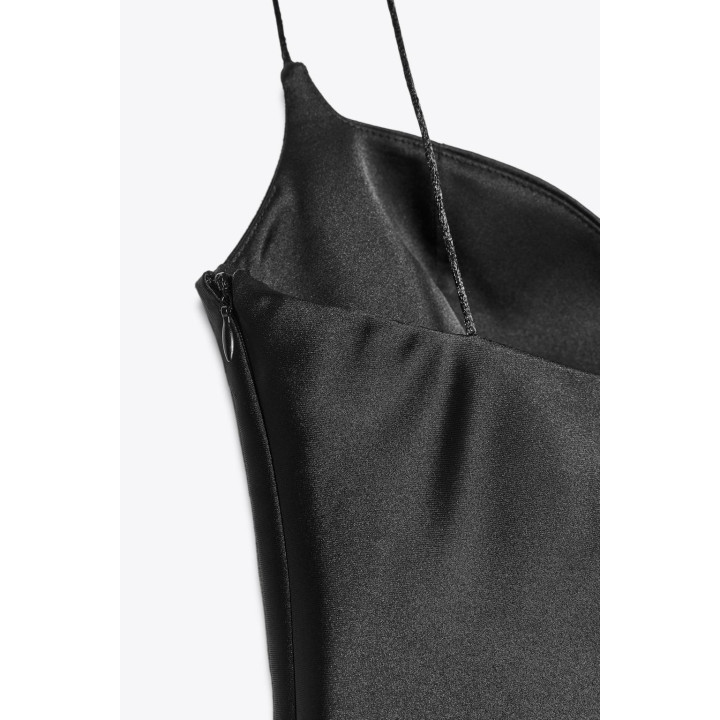 АТЛАСНЫЙ ТОП С ВЫРЕЗОМ «СЕРДЕЧКО»