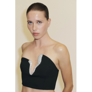 УКОРОЧЕННЫЙ ТОП С УКРАШЕНИЯМИ