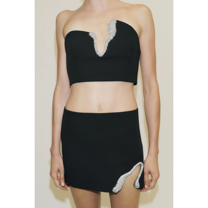 УКОРОЧЕННЫЙ ТОП С УКРАШЕНИЯМИ