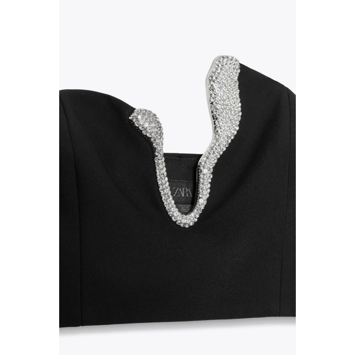 УКОРОЧЕННЫЙ ТОП С УКРАШЕНИЯМИ