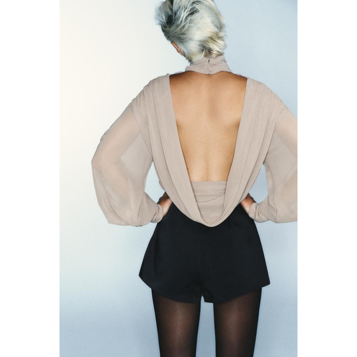 Боди из горгетты с деталями на спине