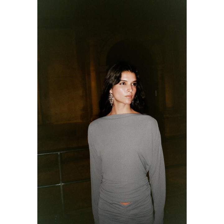 ТОП СО СБОРКАМИ, ОТКРЫТОЙ СПИНОЙ И УКРАШЕНИЕМ