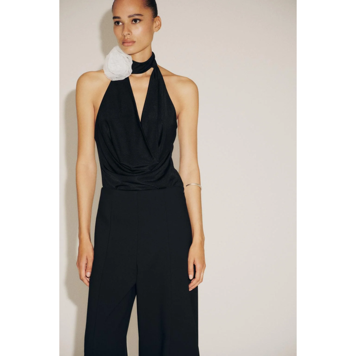 БОДИ ХАЛТЕР С РЕЛЬЕФНЫМ ЦВЕТКОМ