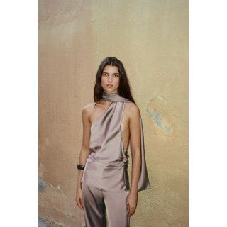 АТЛАСНЫЙ ТОП С ГОРЛОВИНОЙ ХАЛТЕР В ВИДЕ ПЛАТКА