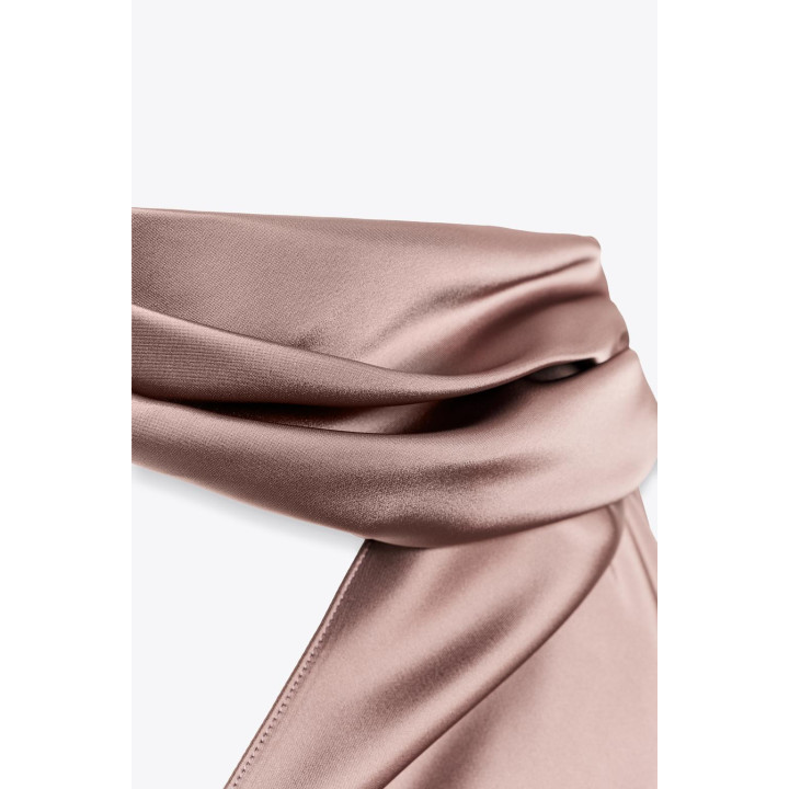 АТЛАСНЫЙ ТОП С ГОРЛОВИНОЙ ХАЛТЕР В ВИДЕ ПЛАТКА