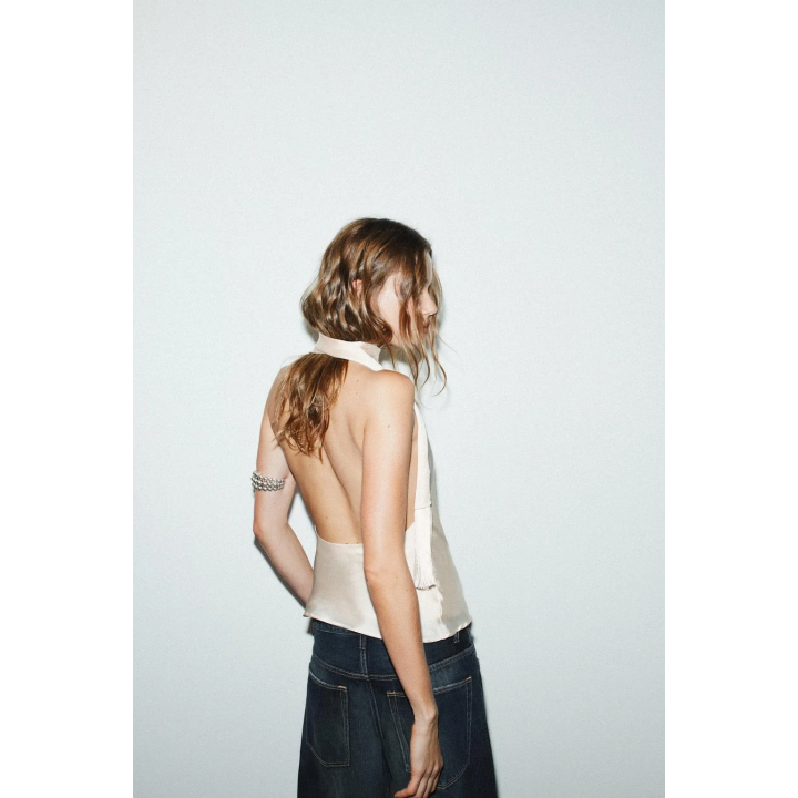 АТЛАСНЫЙ ТОП С ГОРЛОВИНОЙ ХАЛТЕР И БАХРОМОЙ