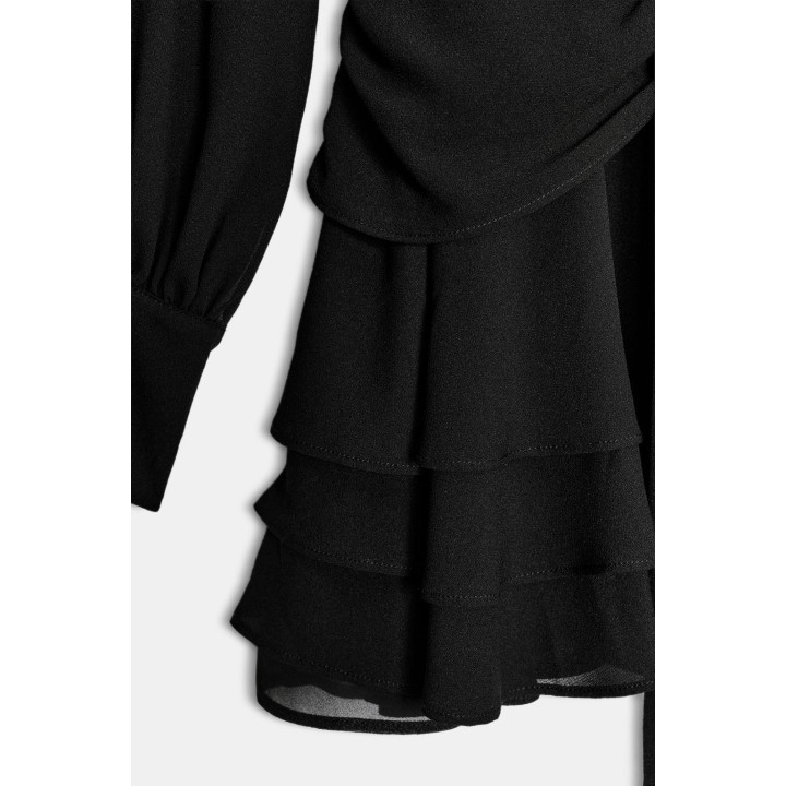 КОРОТКОЕ ПЛАТЬЕ С ВОЛАНАМИ ИЗ СТРУЯЩЕЙСЯ ТКАНИ