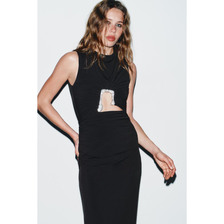 ПЛАТЬЕ СО СБОРКАМИ, ВЫРЕЗАМИ И БЛЕСТКАМИ