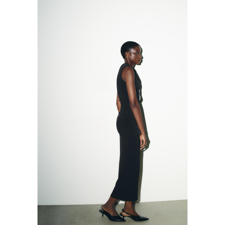 ПЛАТЬЕ СО СБОРКАМИ, ВЫРЕЗАМИ И БЛЕСТКАМИ